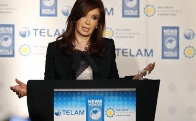 La presidenta de Argentina promete proteger a los pobres de sus políticas