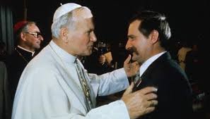 El Papa Juan Pablo II brinda públicamente su apoyo al sindicato polaco Solidaridad