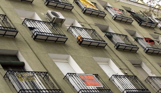España: el precio de la vivienda sigue a la baja pero modera su descenso al 7,7%