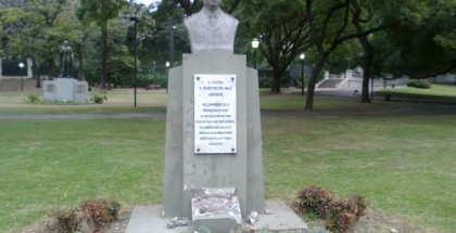 monumento en homenaje al Coronel Argentino del Valle Larrabure